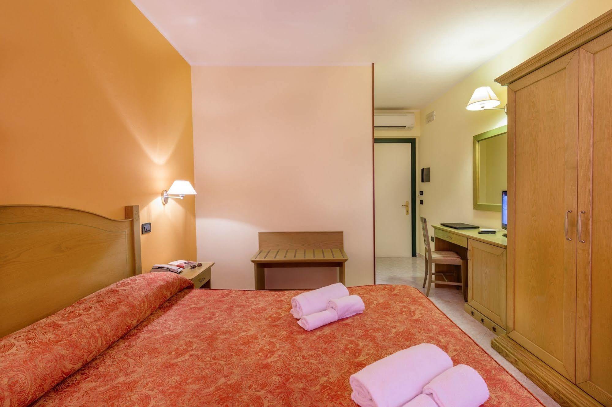 Hotel Rosa Dei Venti Кастельсардо Екстер'єр фото